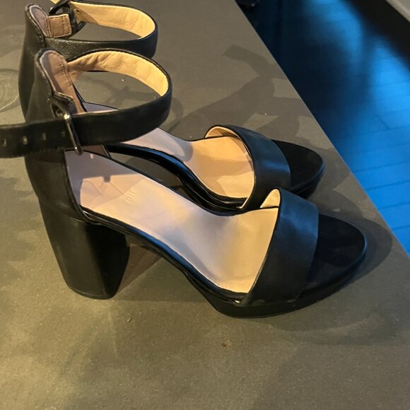 Stunning Naturalizer Women's Black Leather Open Toe Heels - Picture 3 of 6